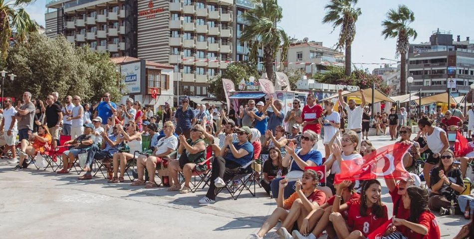 Kuşadası’nda Filenin Sultanları Coşkusu: Dünya İkinciliği Gurur Yarattı