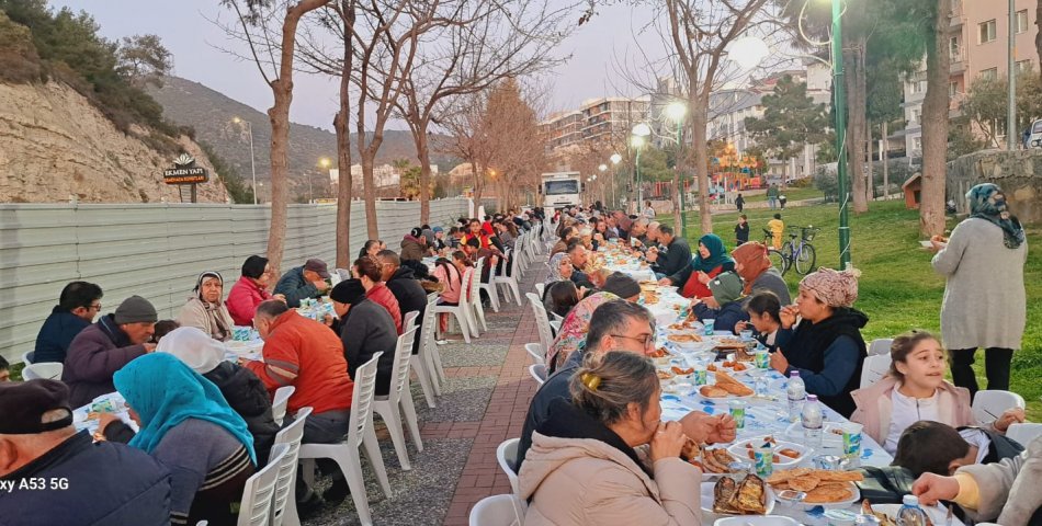 İYİ Parti Kuşadası İlçe Teşkilatı’ndan Gönülleri Isıtan İftar Buluşması