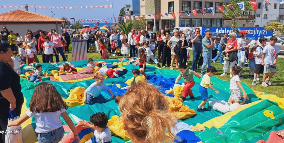 Kuşadası’nda 23 Nisan Coşkusu: Çocuk Şenliği Karnaval Havasında Geçti