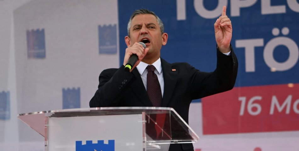 “CHP İktidar Yürüyüşünü Kuşadası’ndan Duyurdu: ‘Kurulduğumuz Gün Gibi, Bugün de Türkiye’nin Birinci Partisiyiz'”