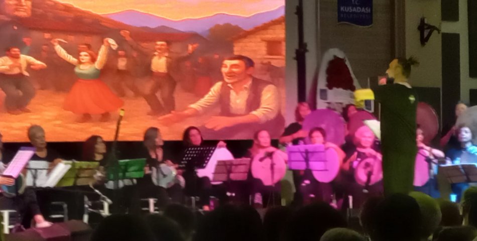 ATLASFOLK Ritim Konseri’ne Kuşadası’ndan Tam Not
