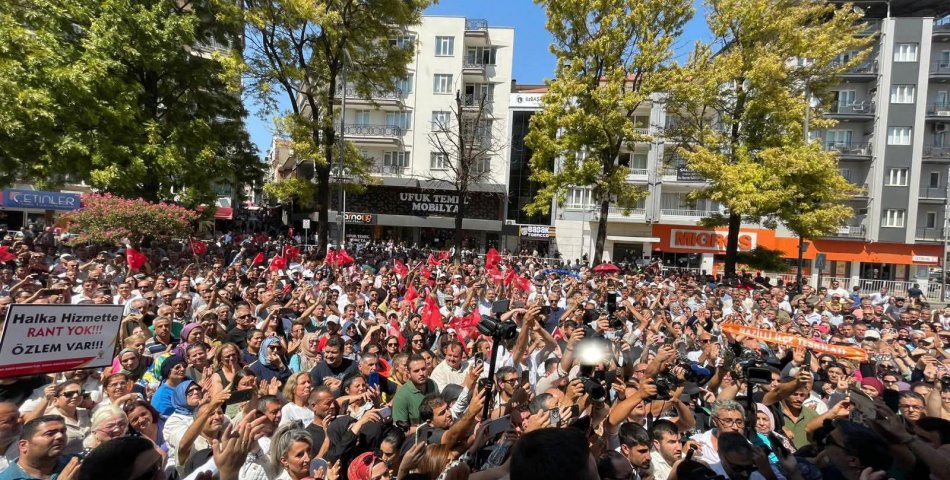 Binlerce AK Gönüllü Özlem Çerçioğlu’nu Bağrına Bastı