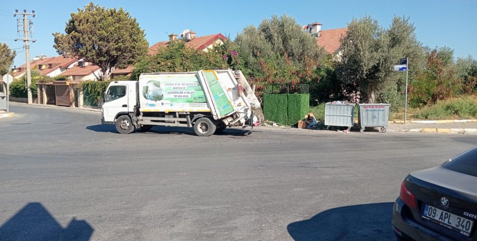 Kuşadası’nda Yolda Kalan Temizlik Aracı Krize Dönüştü