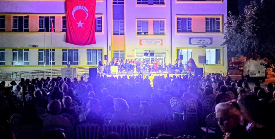 Kuşadası’nda Türk Sanat Müziği’nin Rüya Gibi Bir Akşamı: Yaza Veda Konseri Büyük İlgi Gördü