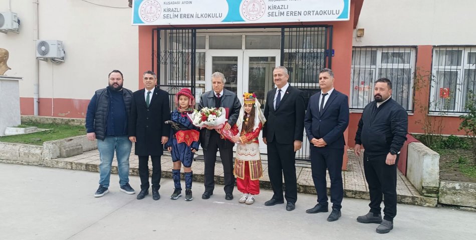 Türkiye’de Yarıyıl Tatili Heyecanı: Yaklaşık 18 Milyon Öğrenci Karnelerini Aldı, Kuşadası’nda 17 Bin 423 Öğrenci Tatile Girdi