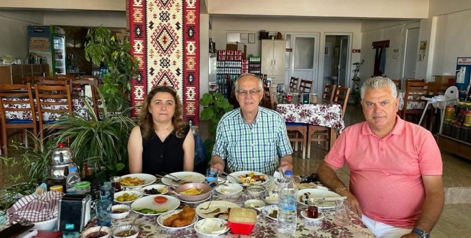 KUŞADASI ŞOFÖRLER ODASI’NDA AYNI MASADAN SANDIĞA