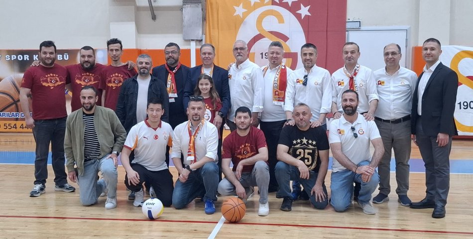 KUŞADASI’NDA SARI-KIRMIZI DAYANIŞMA: 40 OKULA SPOR VE SATRANÇ DESTEĞİ