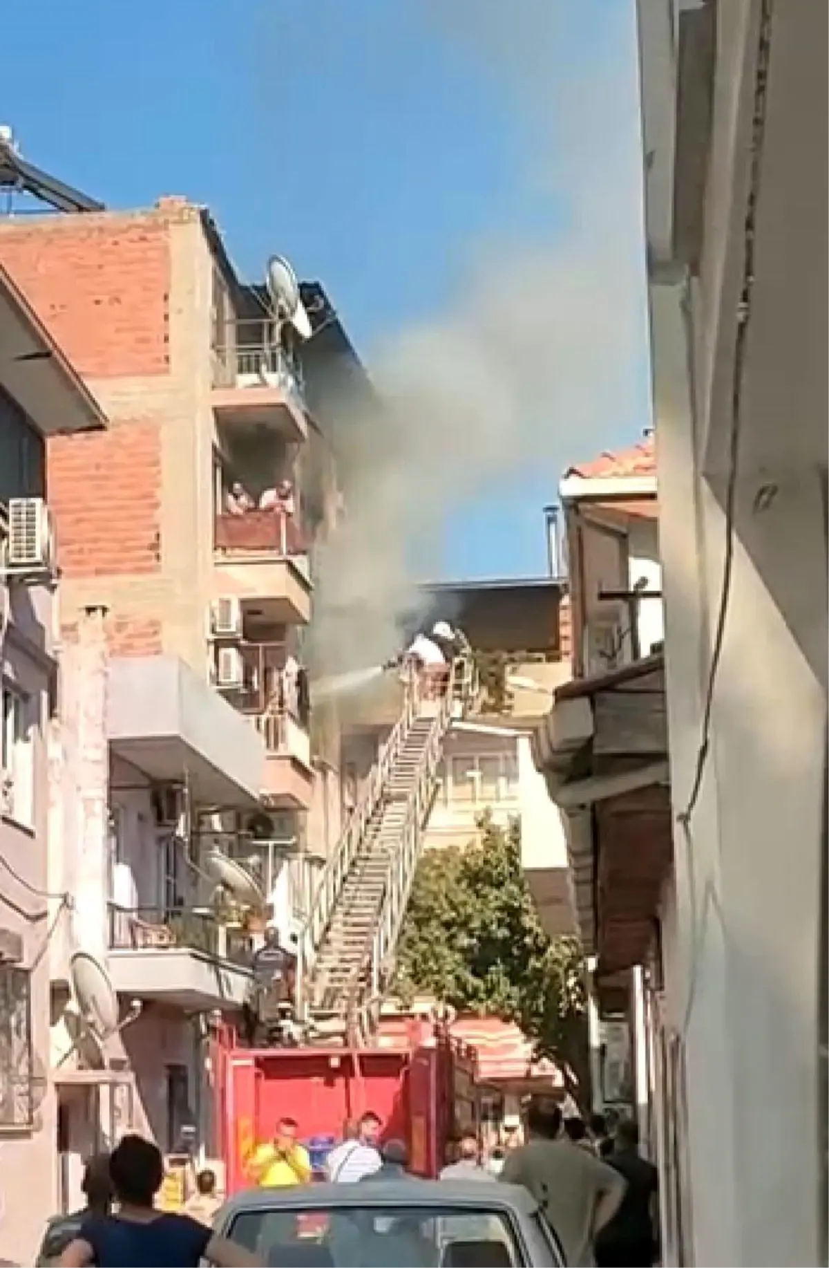 Aydın’da Apartmanda Yangın: 2 Yaralı