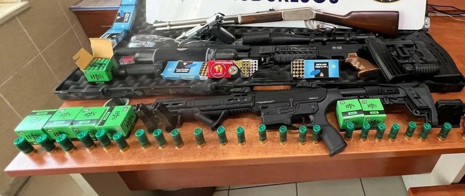Aydın’da Eş Zamanlı Operasyonda Çok Sayıda Silah Ele Geçirildi