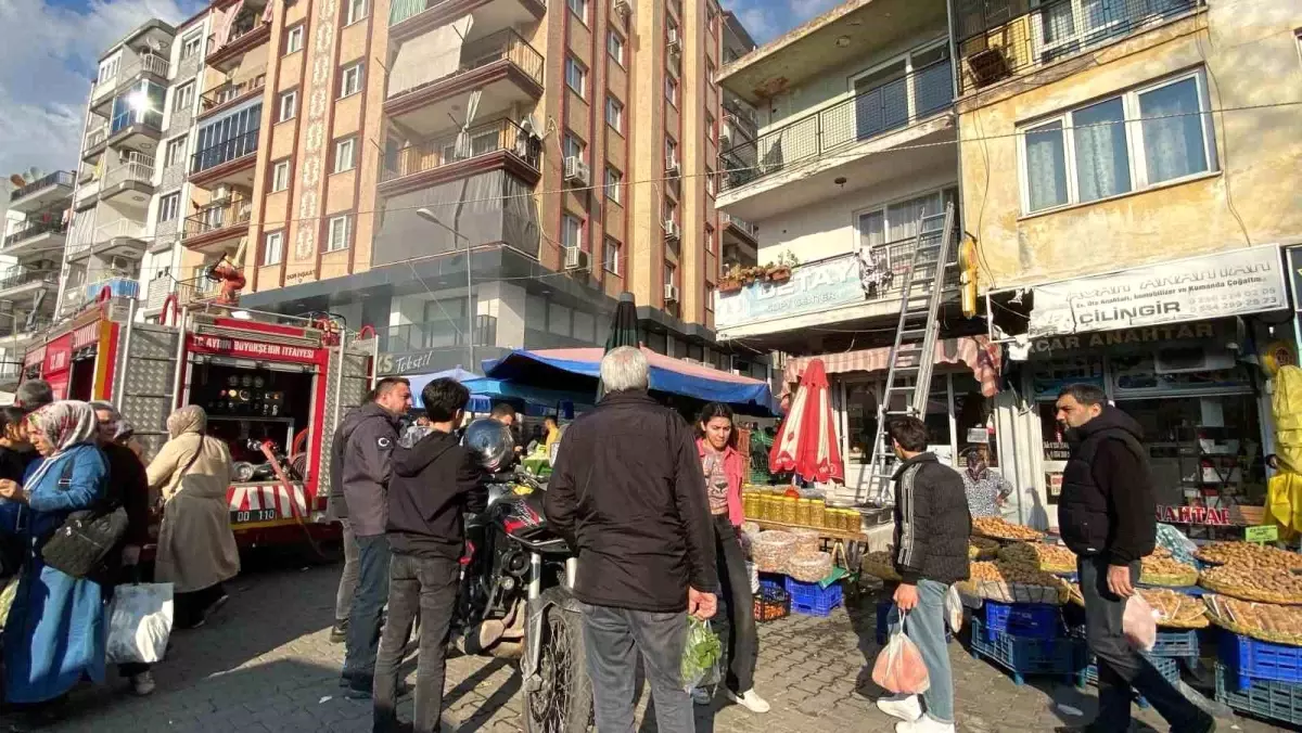 Salı Pazarı’nda Korkutan Yangın: Pazarcılar Can Kurtardı!