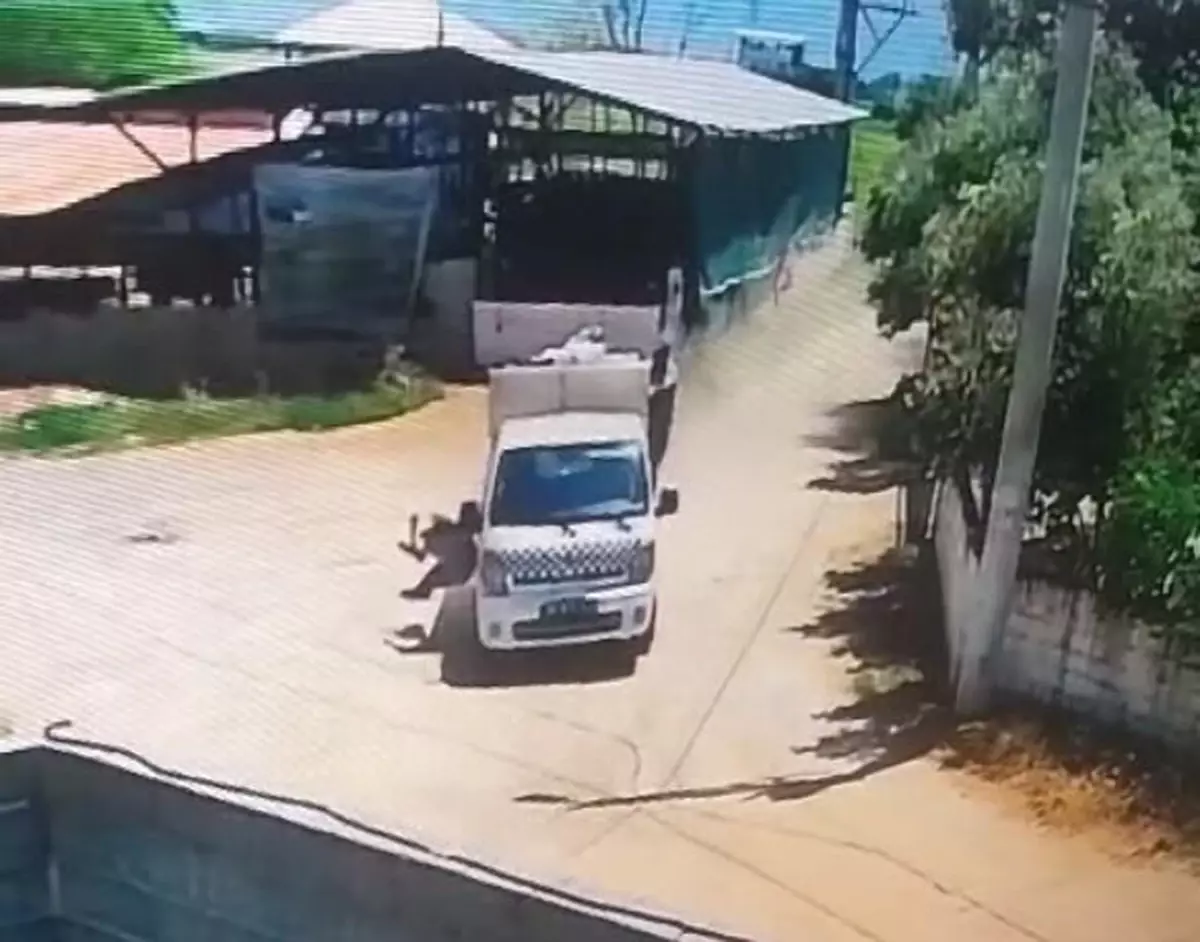 Çöp Aracından Düşen İşçi Ağır Yaralandı