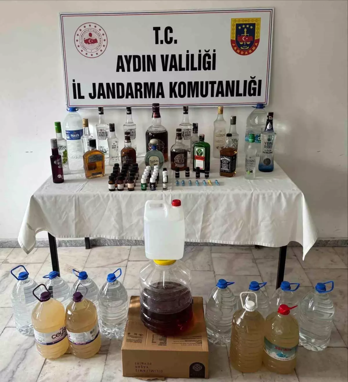 Didim’de Jandarmadan Kaçak Alkol Operasyonu: Litrelerce Sahte İçki Ele Geçirildi!