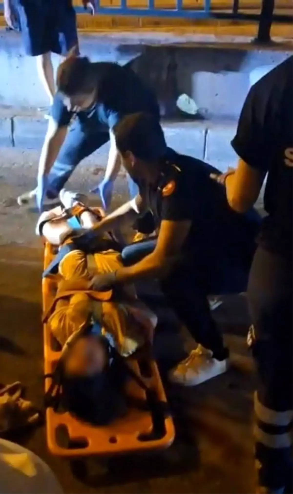 Kuşadası’nda Motosiklet Kazası: 14 Yaşındaki Kız Ağır Yaralı