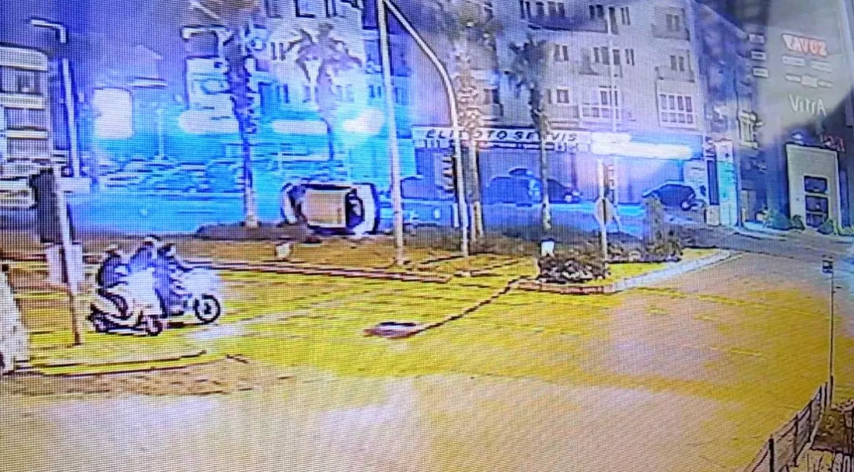 Kuşadası’nda Takla Atan Araçta Sürücü Yaralandı