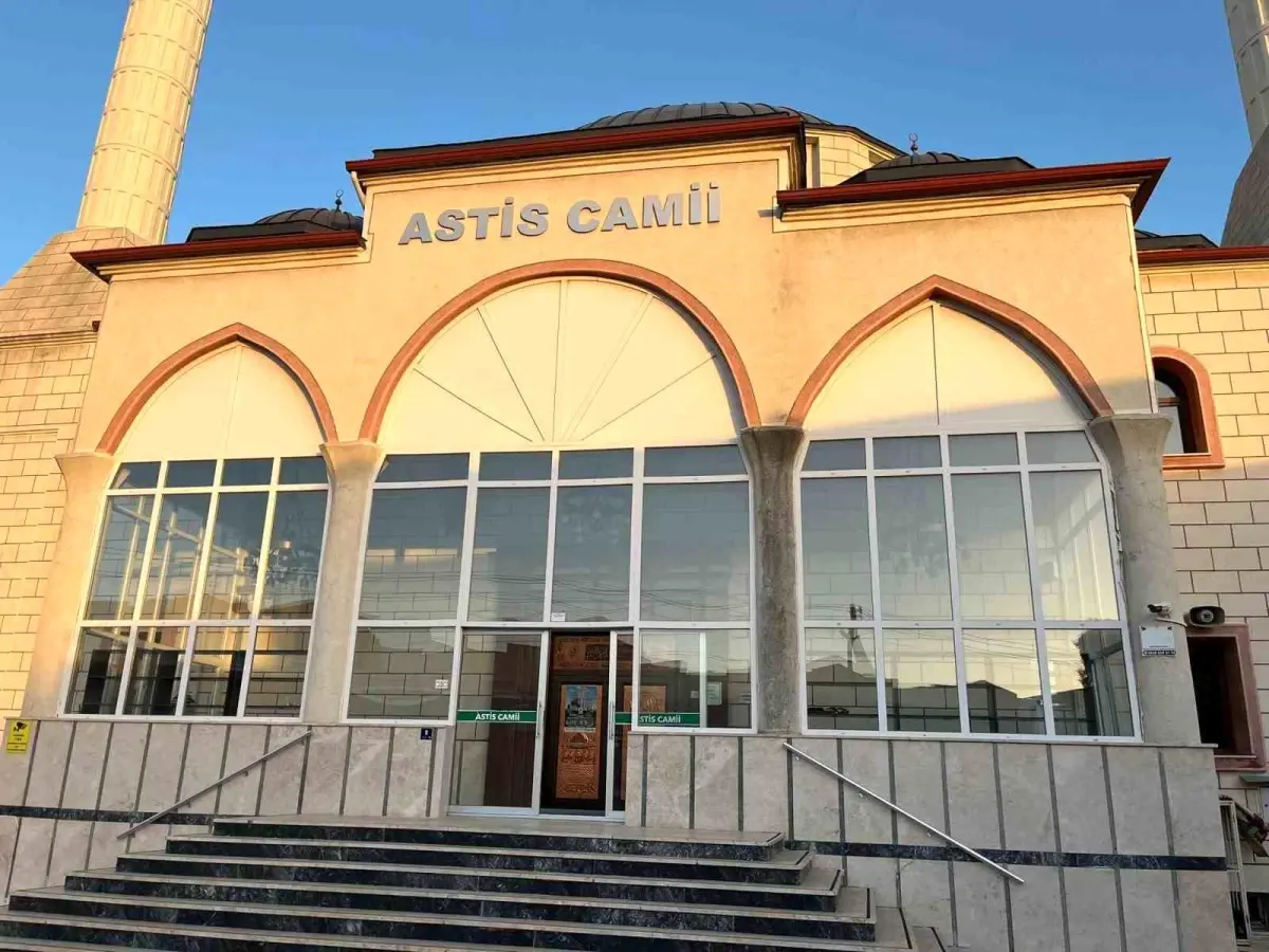 Müezzin Kalp Krizinden Hayatını Kaybetti