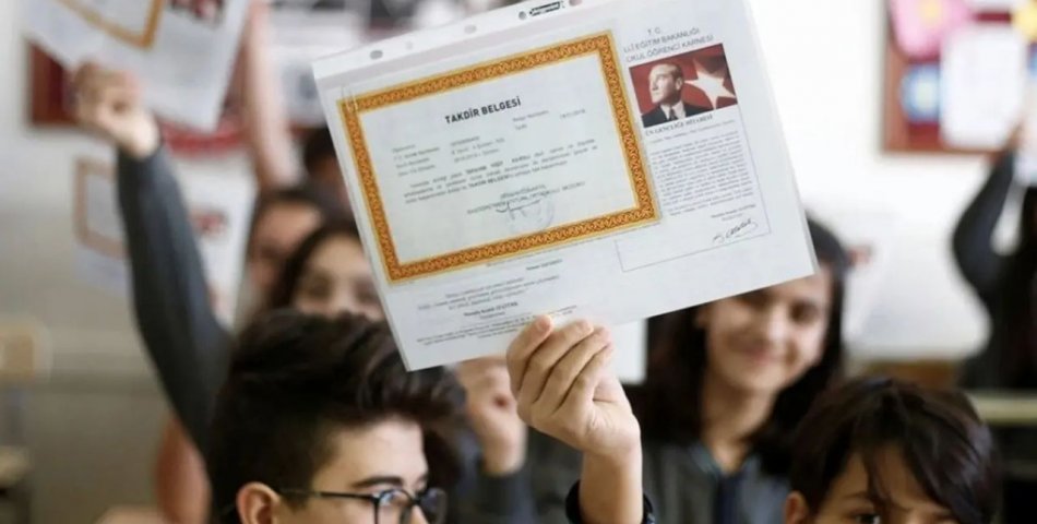 Aydın’da Minik Eller Karne Heyecanı Yaşıyor!