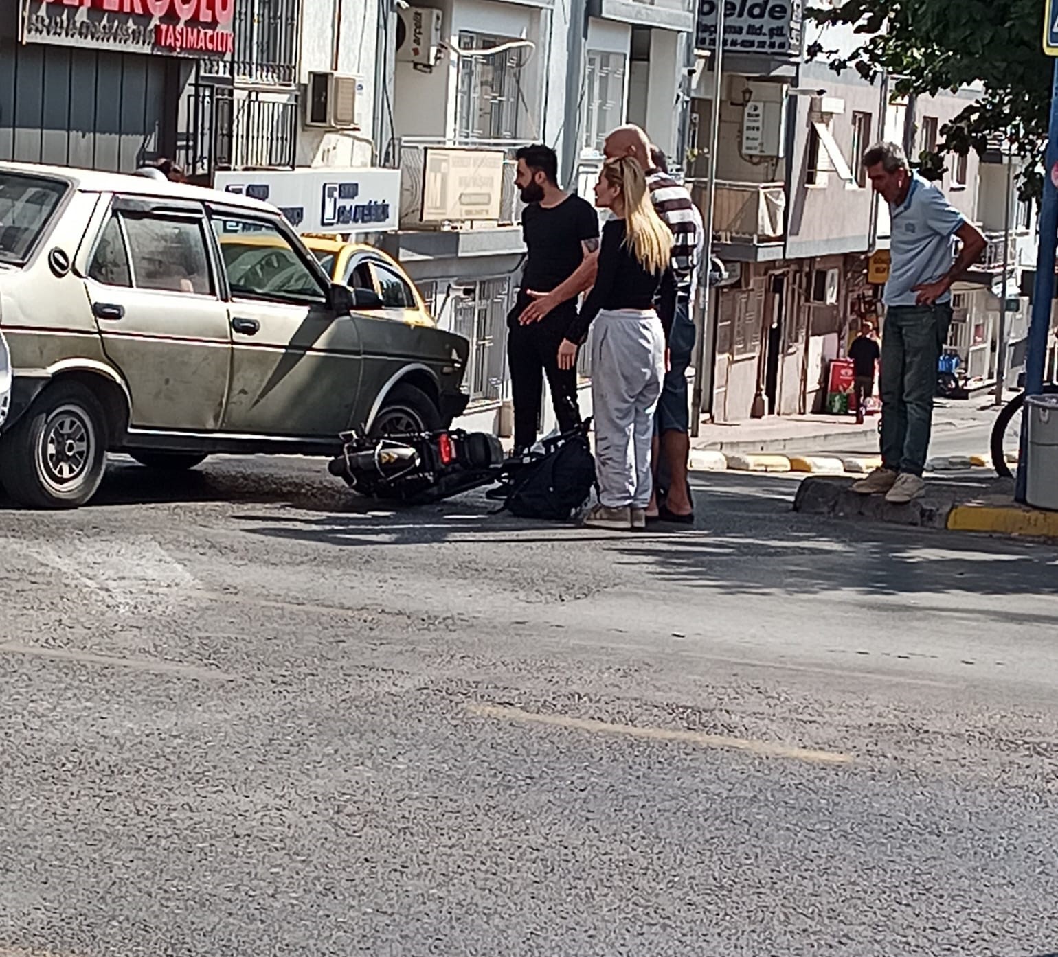 Otomobil ile elektrikli bisiklet çarpıştı: 2 yaralı