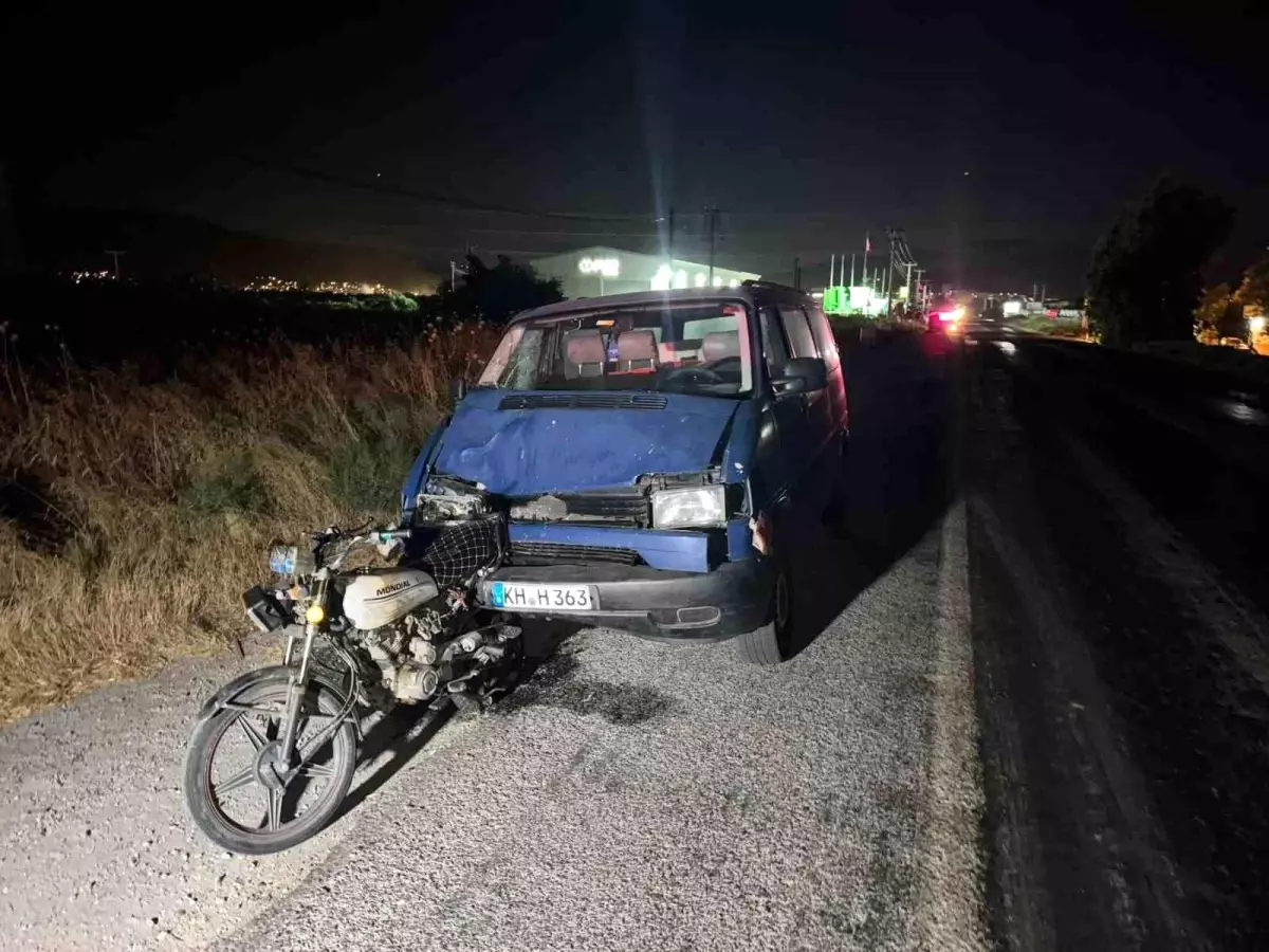 Söke’de Minibüs Motosiklete Çarptı: 3 Yaralı