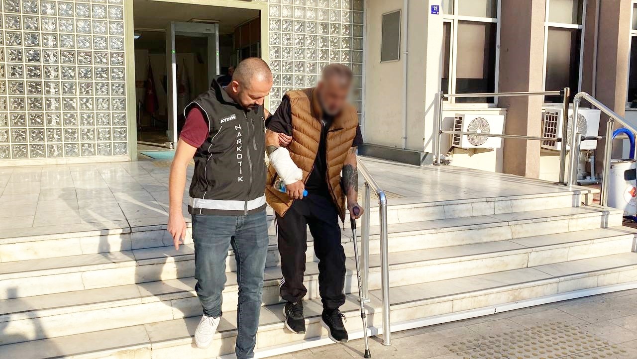 Yaralandığı kaza bile uyuşturucu satışı yapmasına engel olmadı
