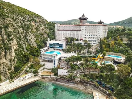 SON DAKİKA: KUŞADASI ADAKULÉ OTEL’DE MAAŞ KRİZİ BÜYÜYOR! İŞÇİLER İSYANDA, ORTALIK KARIŞACAK İDDİASI